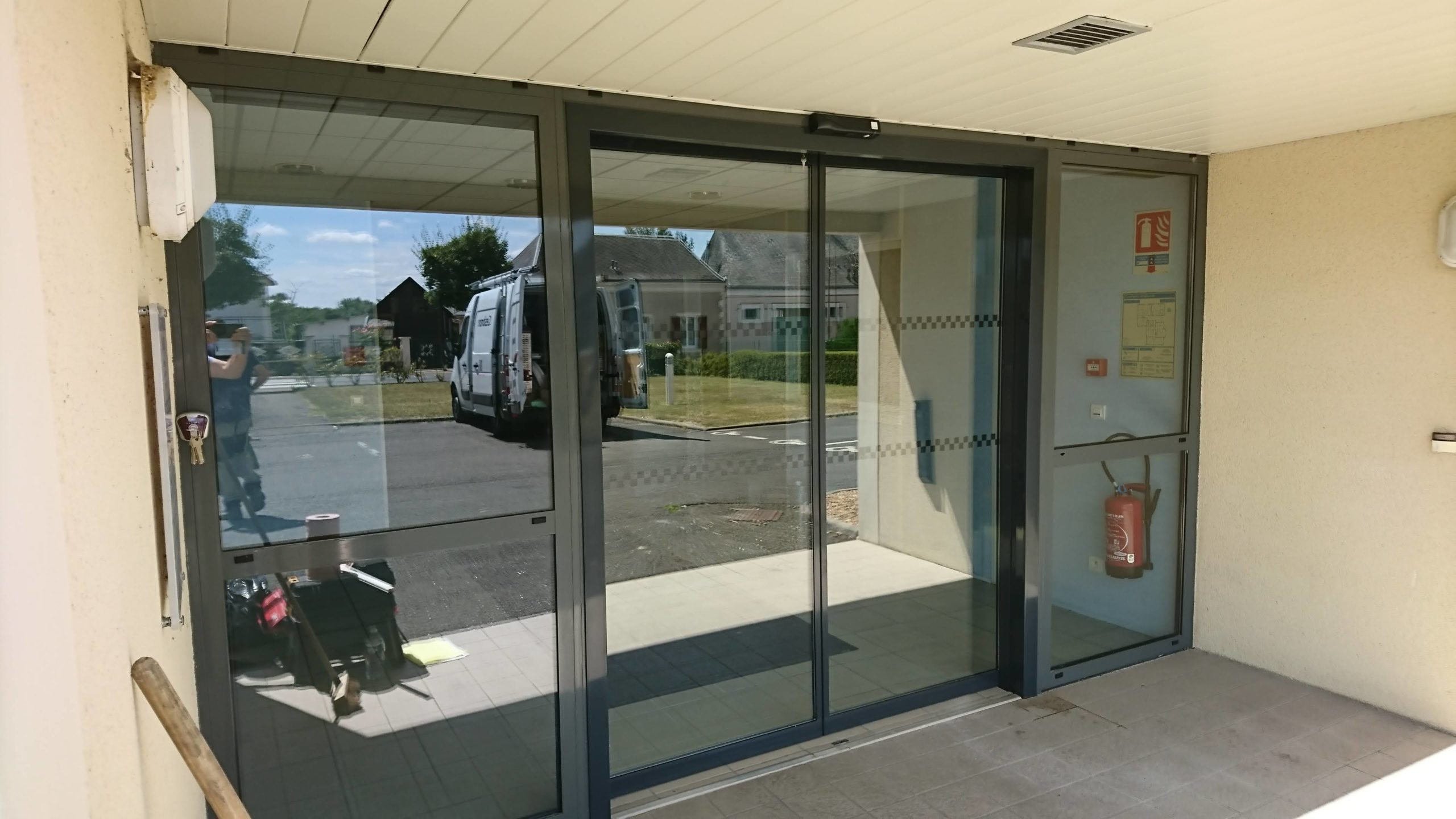 Nettoyage porte automatique piétonne - Professionnel