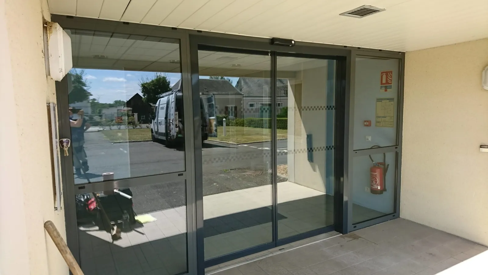 Nettoyage porte automatique piétonne - Professionnel